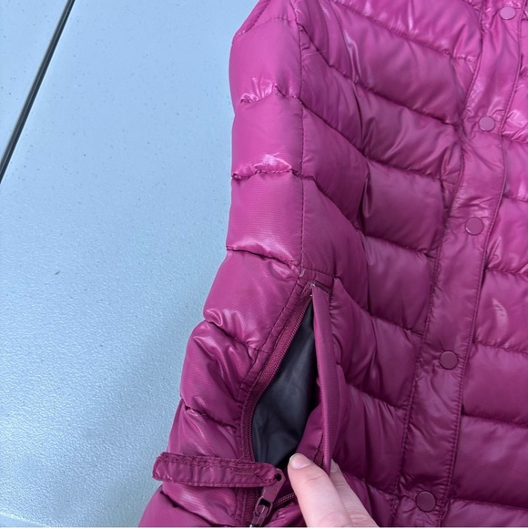 GAP Women's Small Down Puffer Vest Eggplant Full Zip Button Packable Pockets - Picture 8 of 10